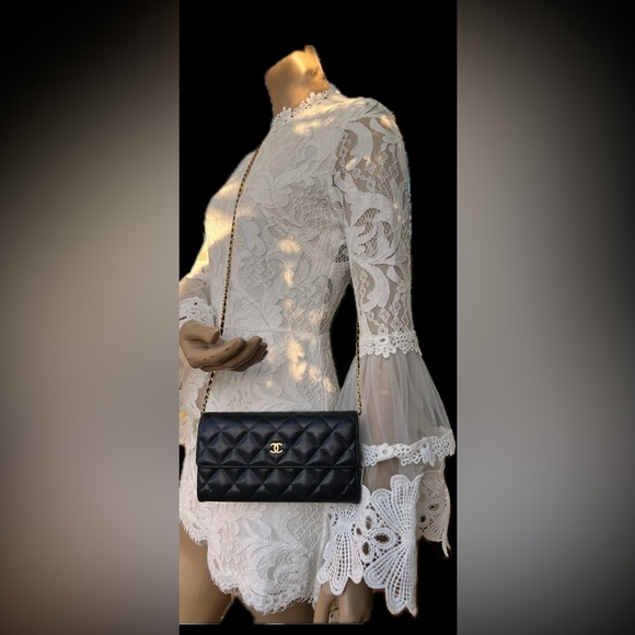 CHANEL Black Quilted large leather wallet with Gold Chain - Picture 6 of 14